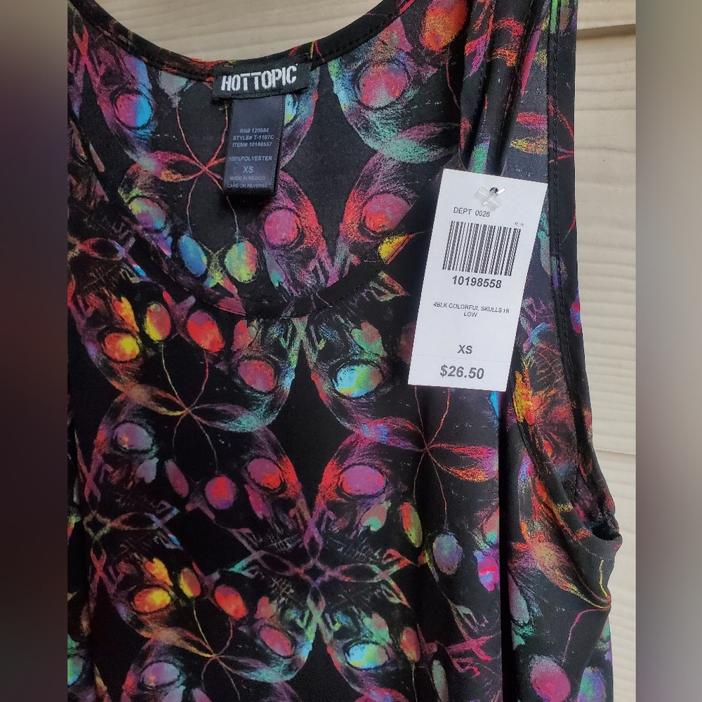 Hot Topic Trippy Graphic Multicolored Mirrored Skulls Shark-bite Hi-low Tank Top - Picture 3 of 8
